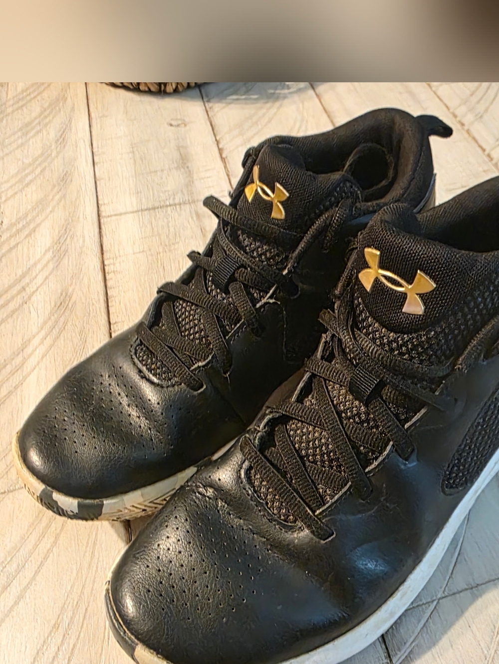 Under Armour Black and Gold Mid-Top Athletic Sneakers Boys 7y